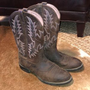 Ariat round toe boots